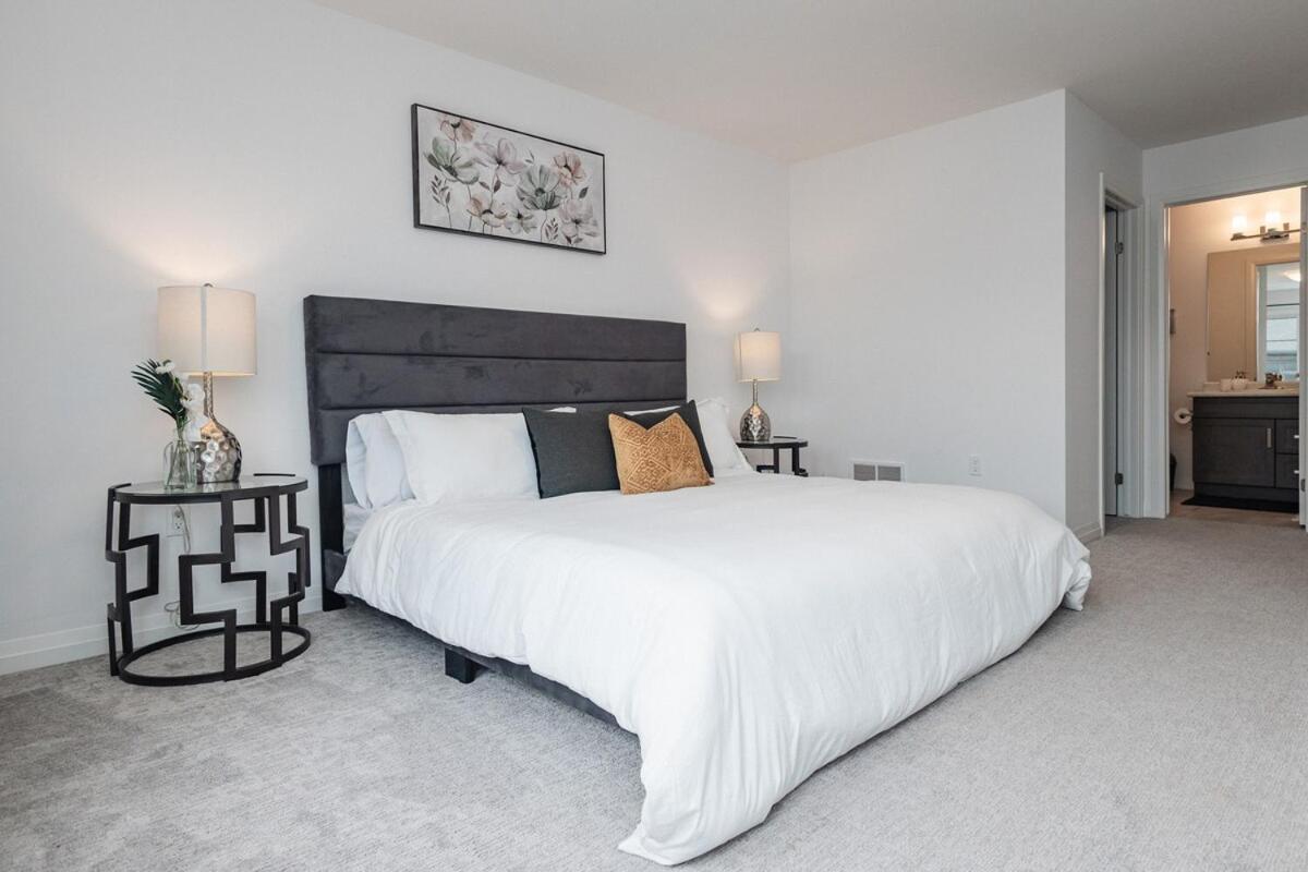 Luxury Living 5 Mins From The Falls Villa