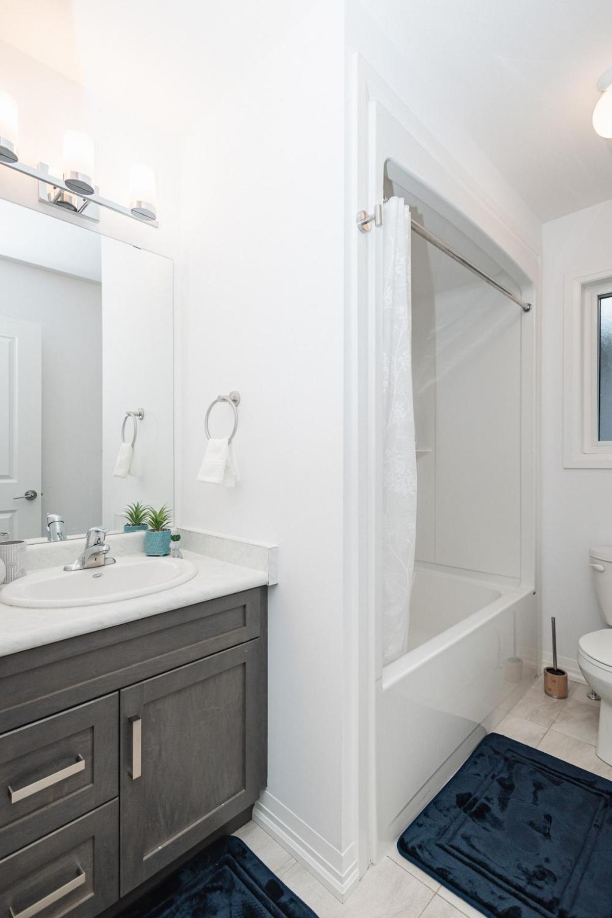 Luxury Living 5 Mins From The Falls * Niagara Falls