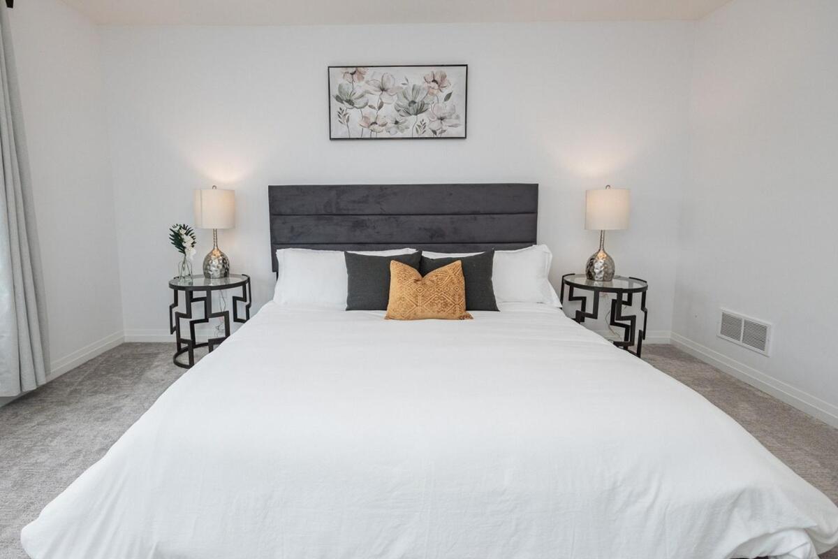 Luxury Living 5 Mins From The Falls Villa Niagara Falls