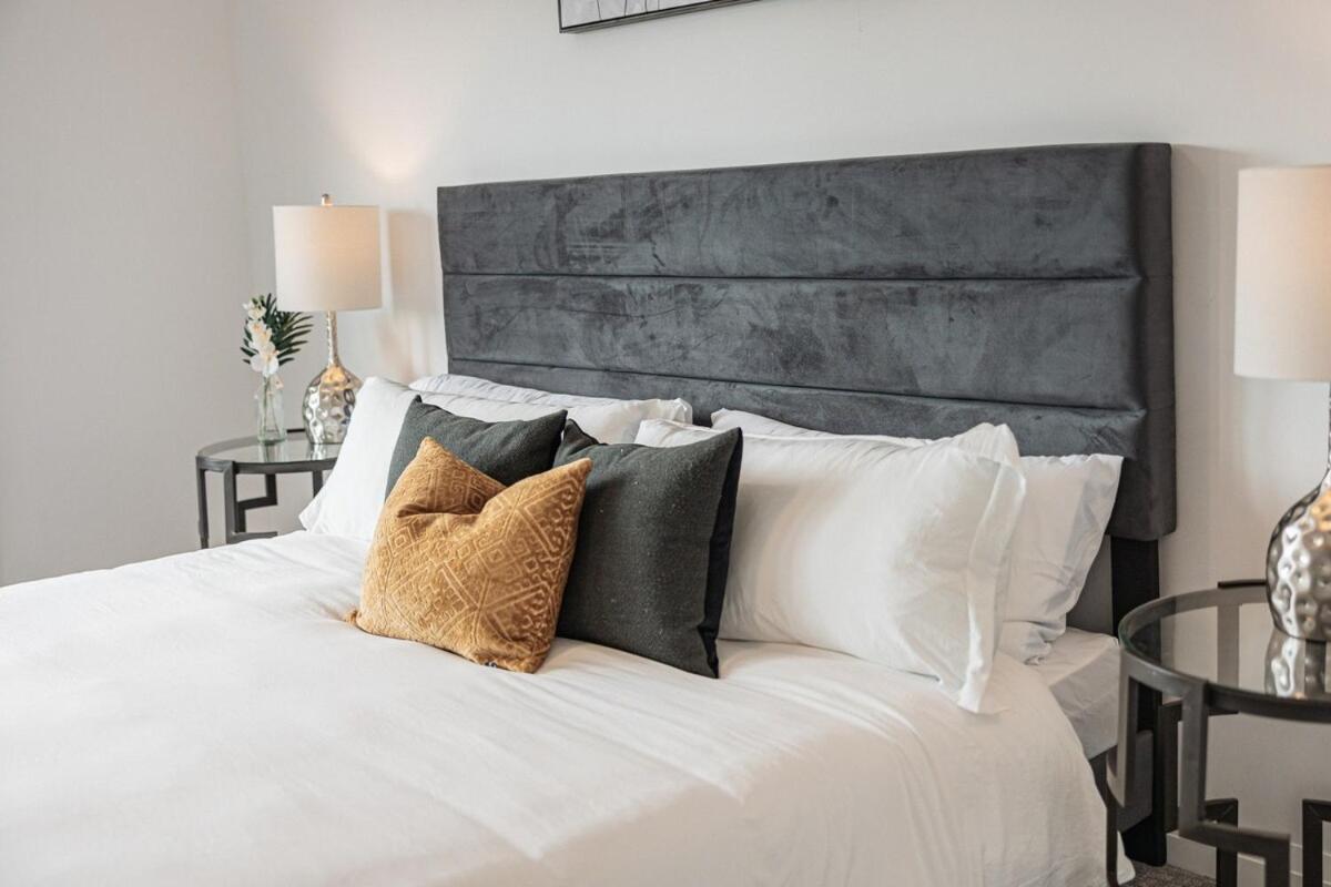Villa Luxury Living 5 Mins From The Falls Niagara Falls